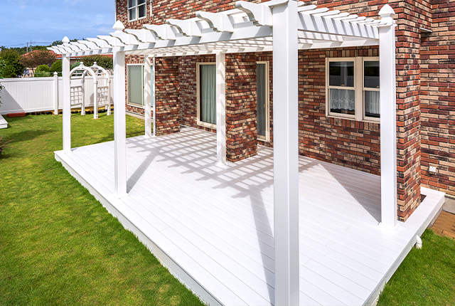 バリューフェンスのバイナルデッキ